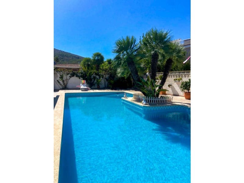 Chalet de 5 habitaciones en Benidorm en venta con piscina garaje - 745.000 € (Ref: 9975772)