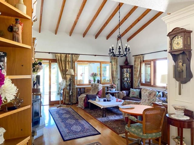 Chalet de 5 habitaciones en Juzgados - Plaza de Toros, Benidorm en venta con piscina garaje - 745.000 € (Ref: 9975772)