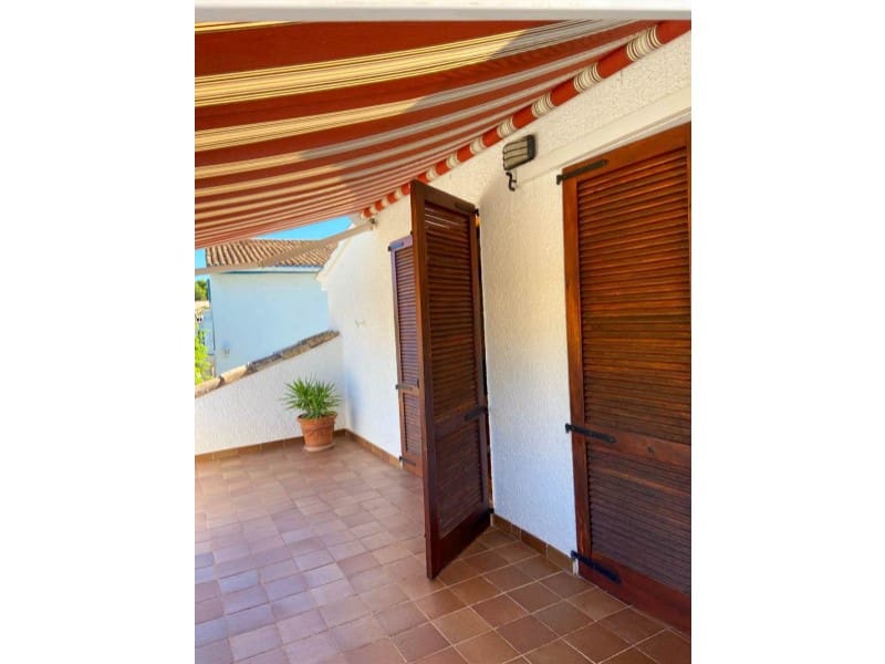 Chalet de 5 habitaciones en Benidorm en venta con piscina garaje - 745.000 € (Ref: 9975772)