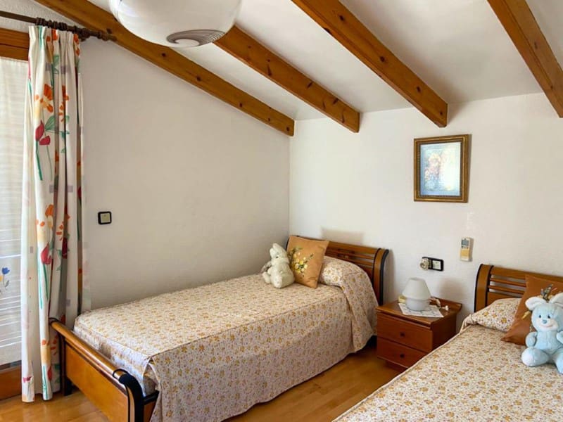 Chalet de 5 habitaciones en Benidorm en venta con piscina garaje - 745.000 € (Ref: 9975772)