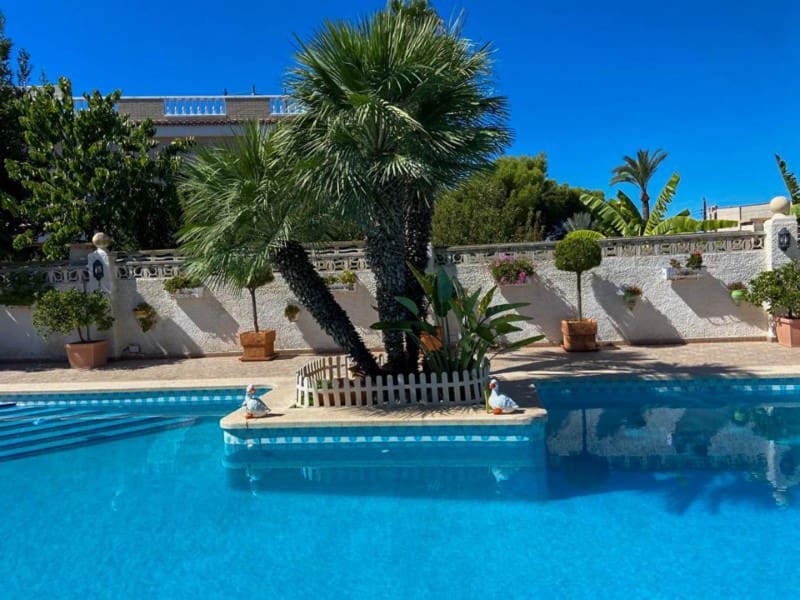 Chalet de 5 habitaciones en Benidorm en venta con piscina garaje - 745.000 € (Ref: 9975772)