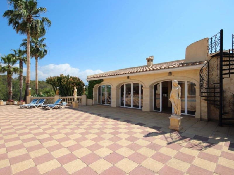 8 quarto Moradia para venda em Alfaz del Pi / L'Alfas del Pi com piscina garagem - 1 750 000 € (Ref: 9976925)