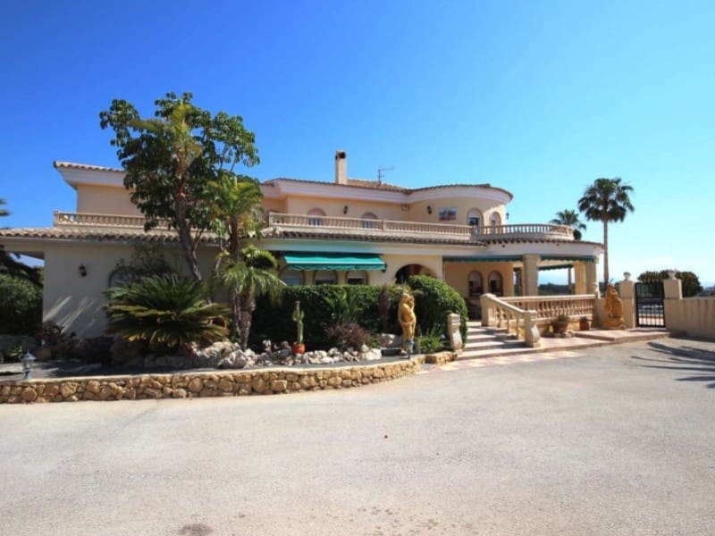 8 quarto Moradia para venda em Alfaz del Pi / L'Alfas del Pi com piscina garagem - 1 750 000 € (Ref: 9976925)