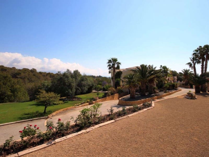 8 quarto Moradia para venda em Alfaz del Pi / L'Alfas del Pi com piscina garagem - 1 750 000 € (Ref: 9976925)