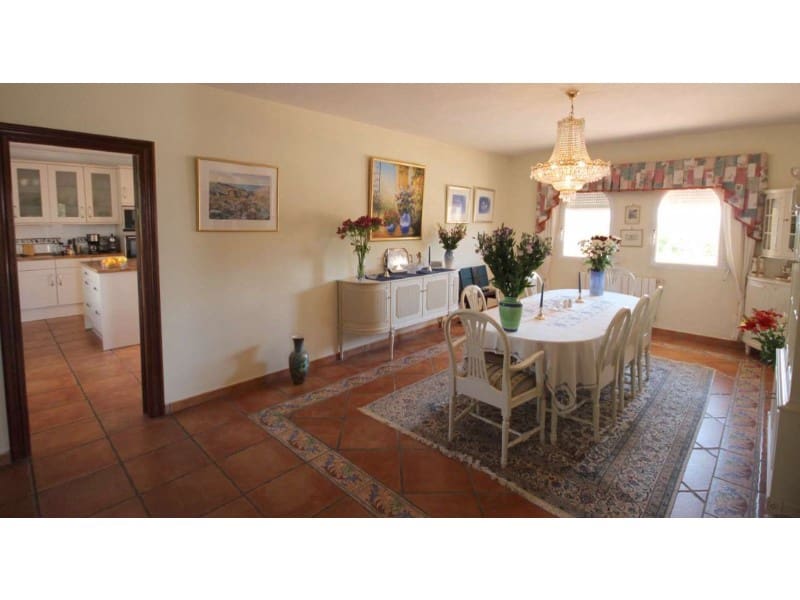 8 quarto Moradia para venda em Alfaz del Pi / L'Alfas del Pi com piscina garagem - 1 750 000 € (Ref: 9976925)
