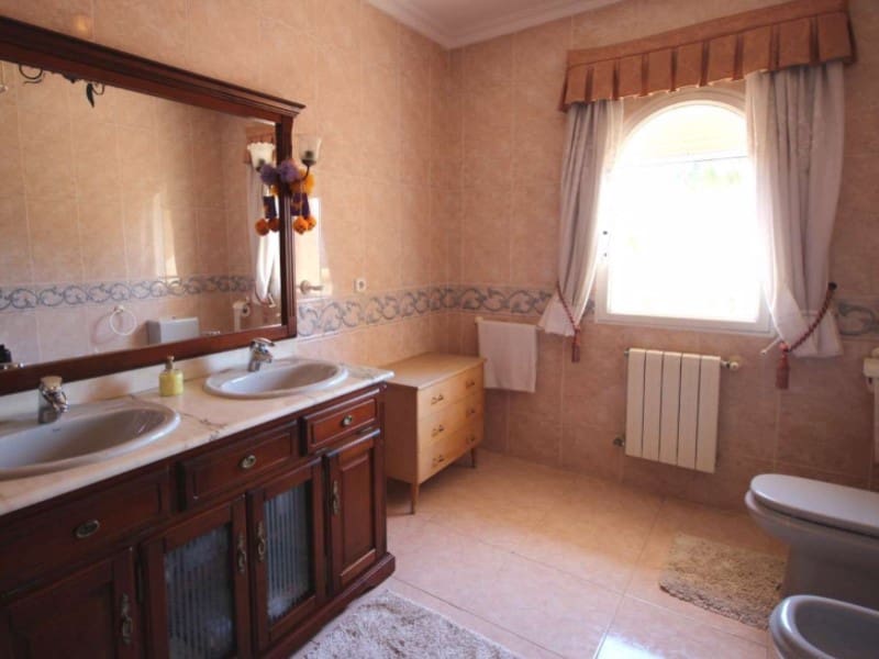 8 quarto Moradia para venda em Alfaz del Pi / L'Alfas del Pi com piscina garagem - 1 750 000 € (Ref: 9976925)