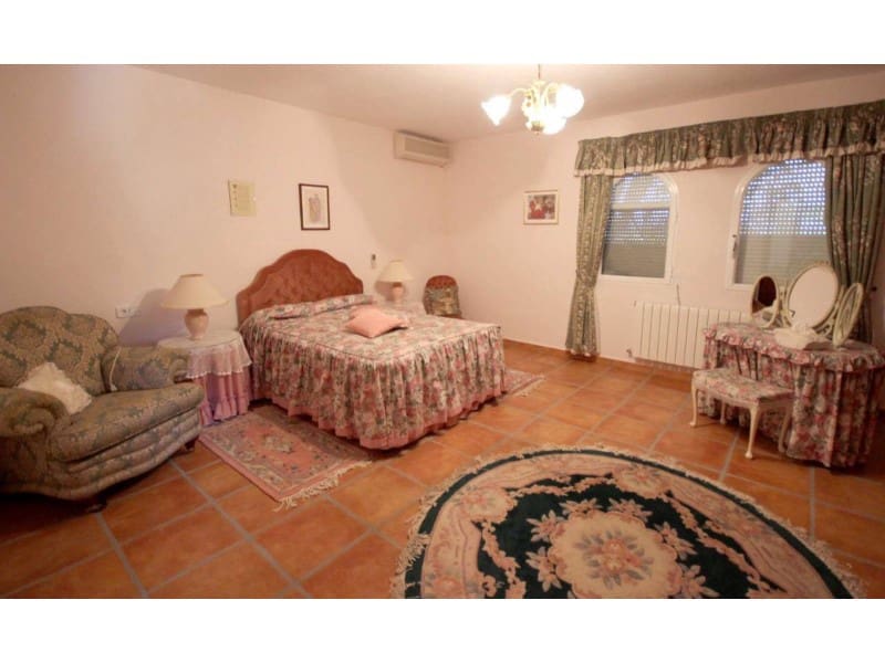 8 quarto Moradia para venda em Alfaz del Pi / L'Alfas del Pi com piscina garagem - 1 750 000 € (Ref: 9976925)