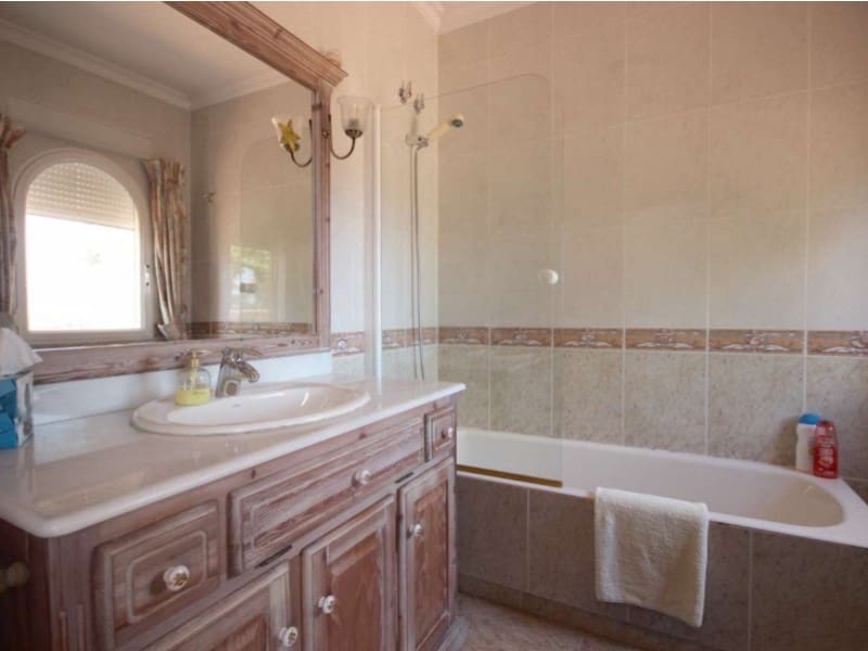 8 quarto Moradia para venda em Alfaz del Pi / L'Alfas del Pi com piscina garagem - 1 750 000 € (Ref: 9976925)