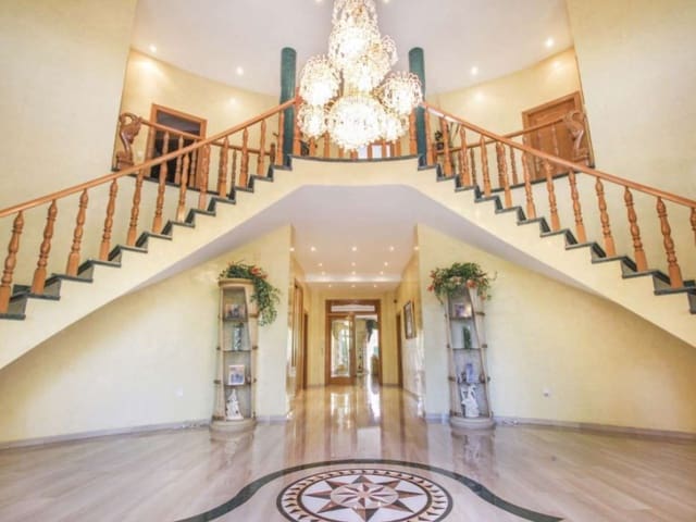 Chalet de 5 habitaciones en Casco Antiguo - Puerto, Benidorm en venta con piscina garaje - 1.500.000 € (Ref: 9976927)