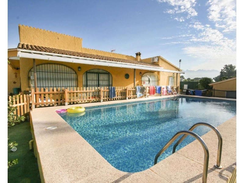 2 soveværelse Villa til salg i La Nucia med swimmingpool garage - € 650.000 (Ref: 9976930)