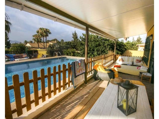 2 soveværelse Villa til salg i La Nucia med swimmingpool garage - € 650.000 (Ref: 9976930)