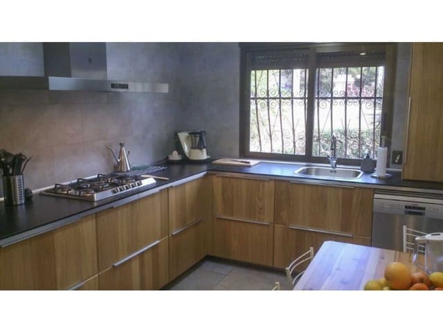 4 soverom Villa til salgs i Juzgados - Plaza de Toros, Benidorm med svømmebasseng garasje - € 790 000 (Ref: 9976931)