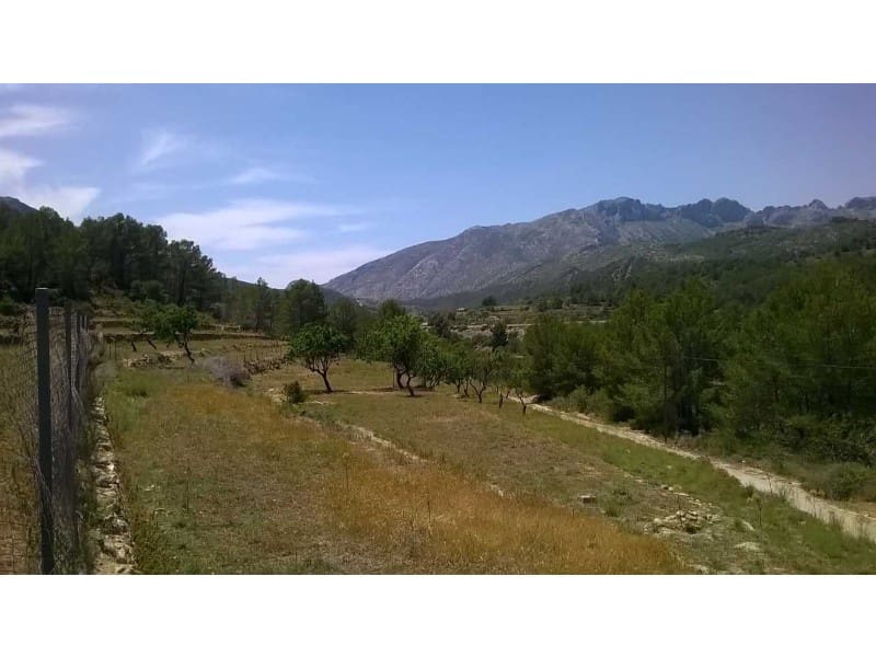 Grunde uden byggetilladelser til salg i Benissa - € 242.000 (Ref: 9976934)