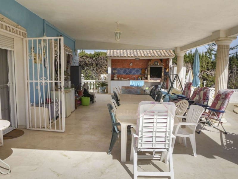 Chalet de 5 habitaciones en Alfaz del Pi / L'Alfàs del Pi en venta con piscina - 1.200.000 € (Ref: 9976937)