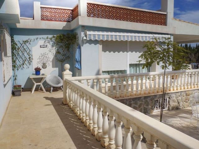 Chalet de 5 habitaciones en Pueblo - Urbanizaciones, Alfaz del Pi / L'Alfàs del Pi en venta con piscina - 1.200.000 € (Ref: 9976937)