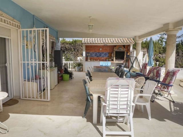 Chalet de 5 habitaciones en Pueblo - Urbanizaciones, Alfaz del Pi / L'Alfàs del Pi en venta con piscina - 1.200.000 € (Ref: 9976937)