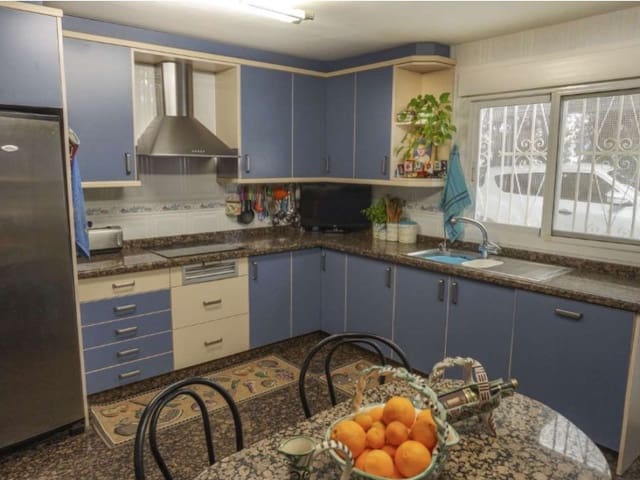 Chalet de 5 habitaciones en Pueblo - Urbanizaciones, Alfaz del Pi / L'Alfàs del Pi en venta con piscina - 1.200.000 € (Ref: 9976937)