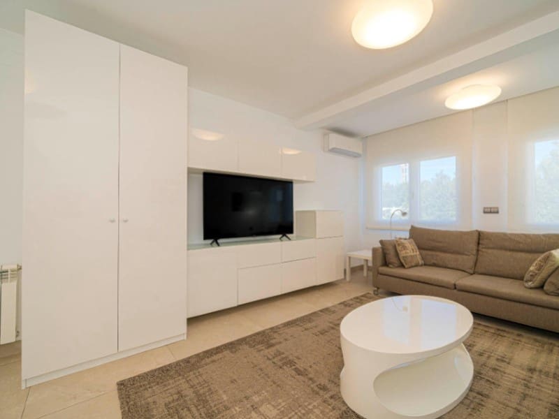 4 Zimmer Villa zu verkaufen in Albir mit Pool - 975.000 € (Ref: 9976938)