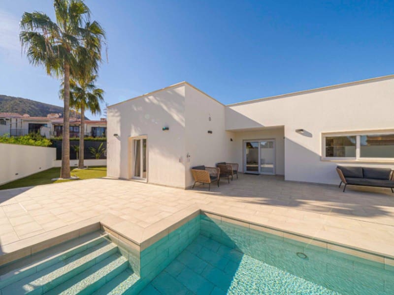 4 Zimmer Villa zu verkaufen in Albir mit Pool - 975.000 € (Ref: 9976938)
