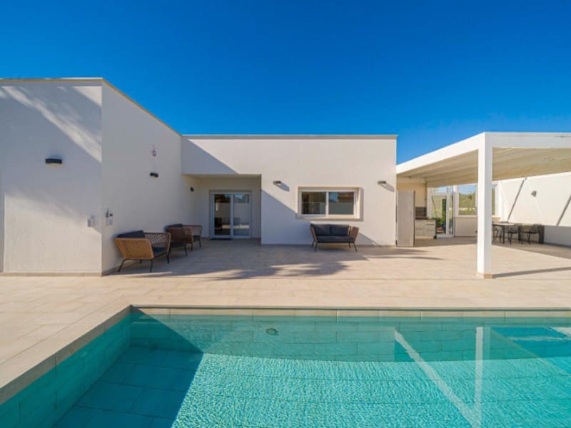 4 Zimmer Villa zu verkaufen in Albir mit Pool - 975.000 € (Ref: 9976938)