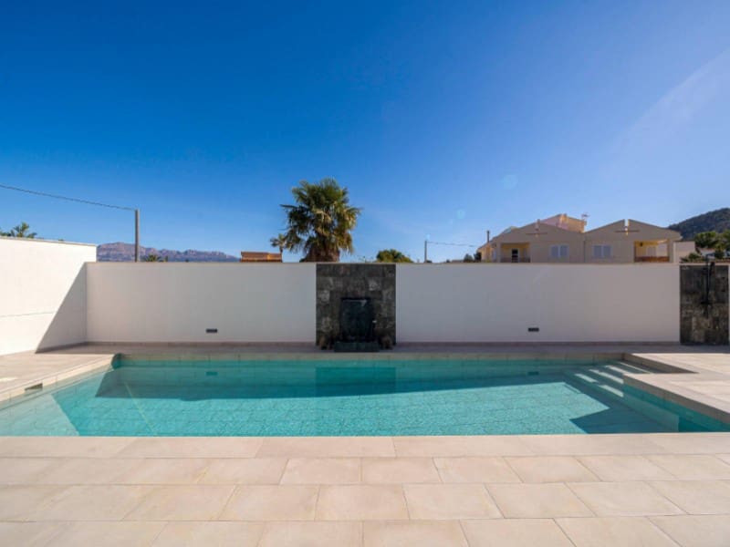 4 Zimmer Villa zu verkaufen in Albir mit Pool - 975.000 € (Ref: 9976938)