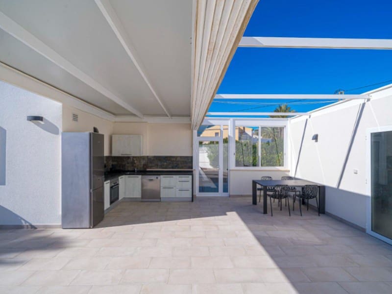 4 Zimmer Villa zu verkaufen in Albir mit Pool - 975.000 € (Ref: 9976938)