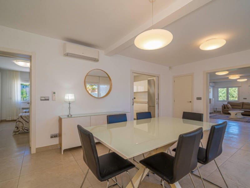 4 Zimmer Villa zu verkaufen in Albir mit Pool - 975.000 € (Ref: 9976938)