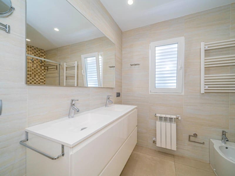 4 Zimmer Villa zu verkaufen in Albir mit Pool - 975.000 € (Ref: 9976938)