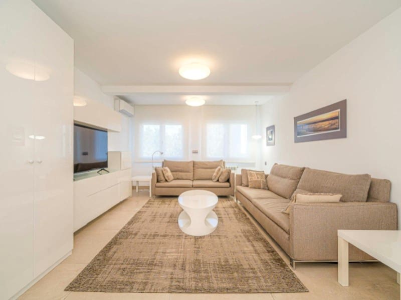4 Zimmer Villa zu verkaufen in Albir mit Pool - 975.000 € (Ref: 9976938)