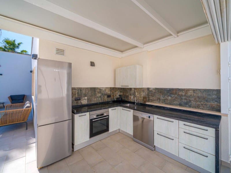 4 Zimmer Villa zu verkaufen in Albir mit Pool - 975.000 € (Ref: 9976938)