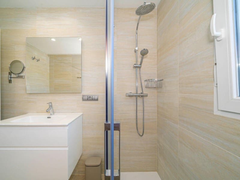4 Zimmer Villa zu verkaufen in Albir mit Pool - 975.000 € (Ref: 9976938)