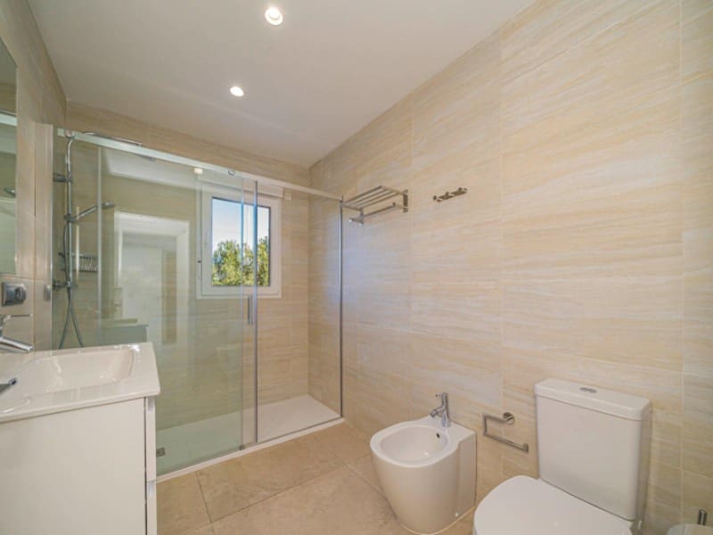 4 Zimmer Villa zu verkaufen in Albir mit Pool - 975.000 € (Ref: 9976938)