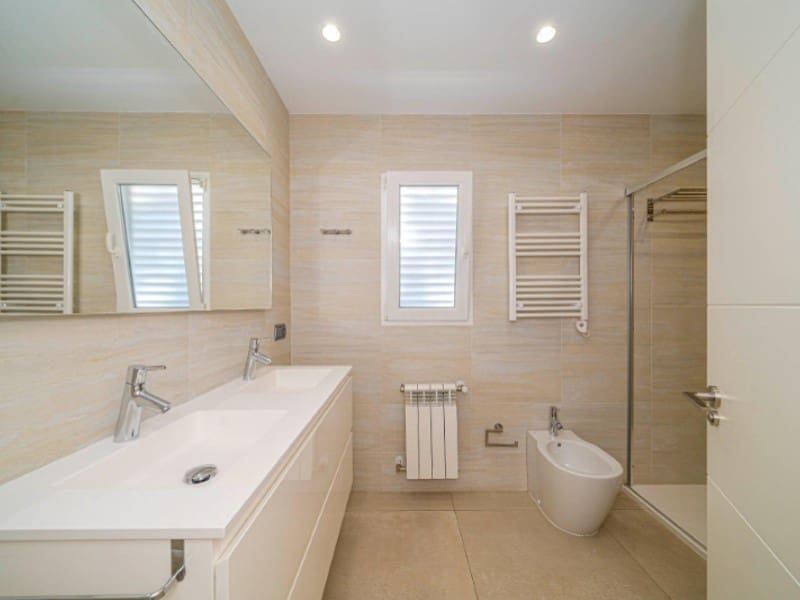 4 Zimmer Villa zu verkaufen in Albir mit Pool - 975.000 € (Ref: 9976938)