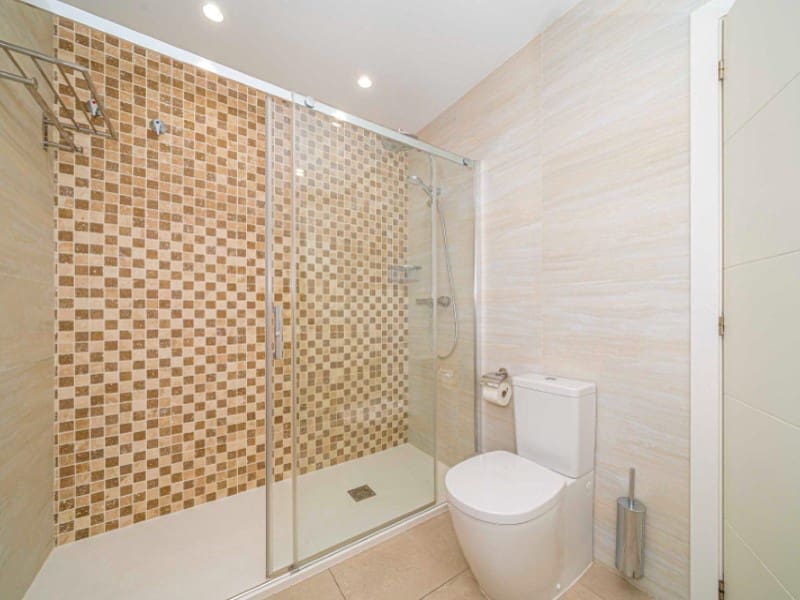 4 Zimmer Villa zu verkaufen in Albir mit Pool - 975.000 € (Ref: 9976938)