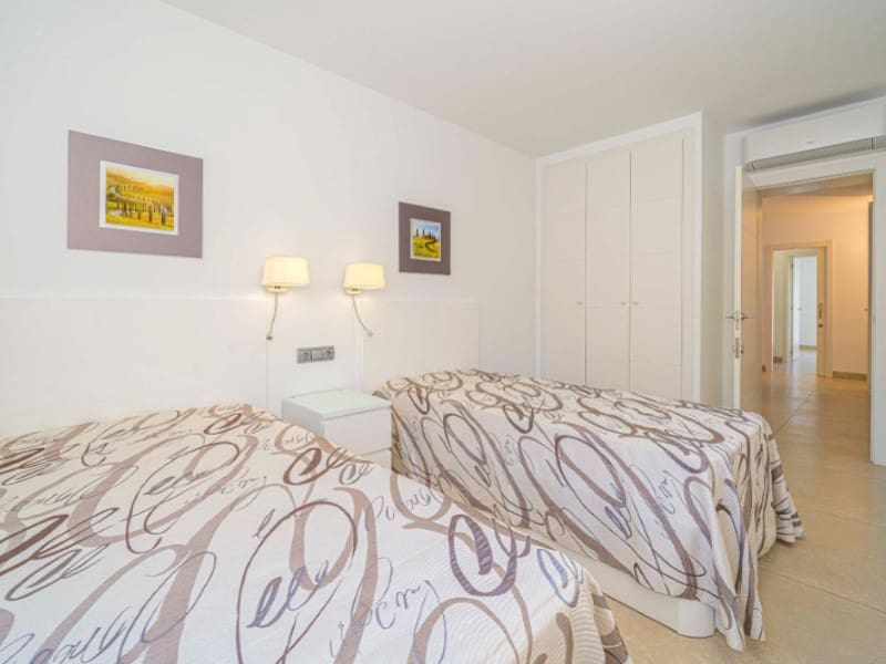 4 Zimmer Villa zu verkaufen in Albir mit Pool - 975.000 € (Ref: 9976938)