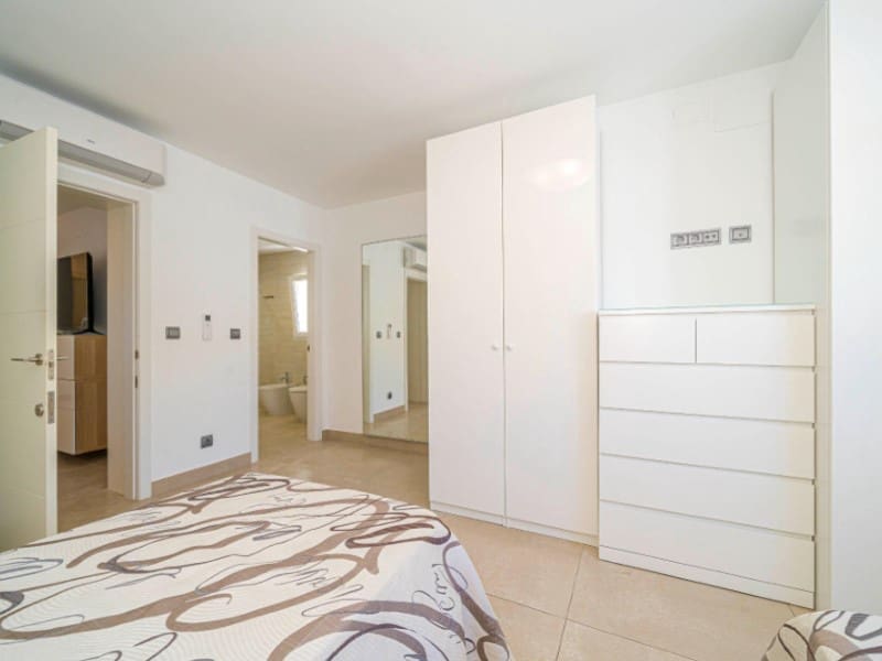 4 Zimmer Villa zu verkaufen in Albir mit Pool - 975.000 € (Ref: 9976938)