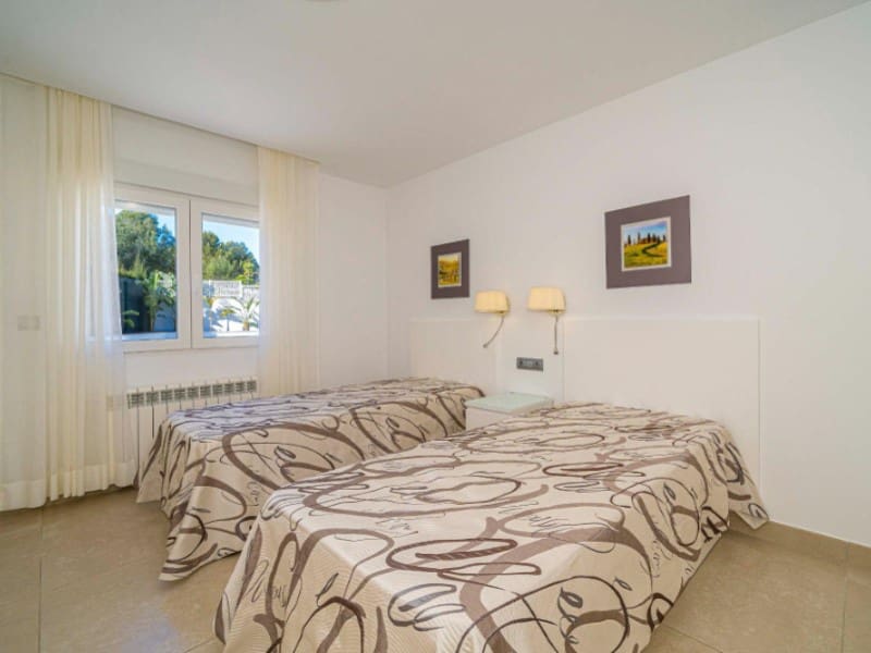 4 Zimmer Villa zu verkaufen in Albir mit Pool - 975.000 € (Ref: 9976938)