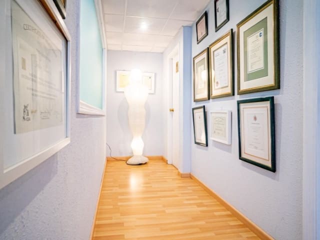 Erhverv til salg i Pueblo - Urbanizaciones, Alfaz del Pi / L'Alfàs del Pi - € 229.000 (Ref: 9976940)
