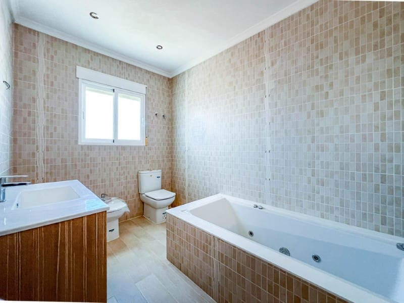 4 slaapkamer Villa te koop in Alfaz del Pi / L'Alfas del Pi met zwembad garage - € 745.000 (Ref: 9976945)
