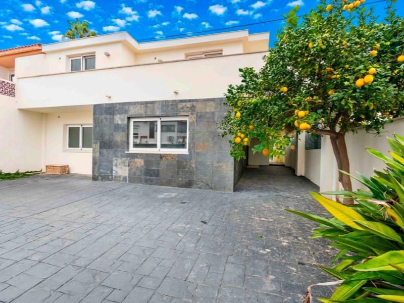 4 soverom Kjedet enebolig til salgs i Albir med svømmebasseng - € 902 000 (Ref: 9976947)