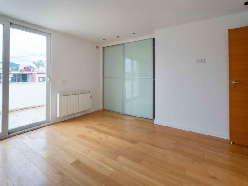 4 soverom Kjedet enebolig til salgs i Albir med svømmebasseng - € 902 000 (Ref: 9976947)