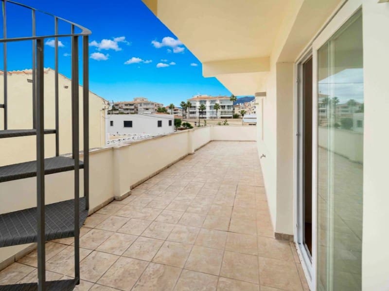 4 soverom Kjedet enebolig til salgs i Albir med svømmebasseng - € 902 000 (Ref: 9976947)