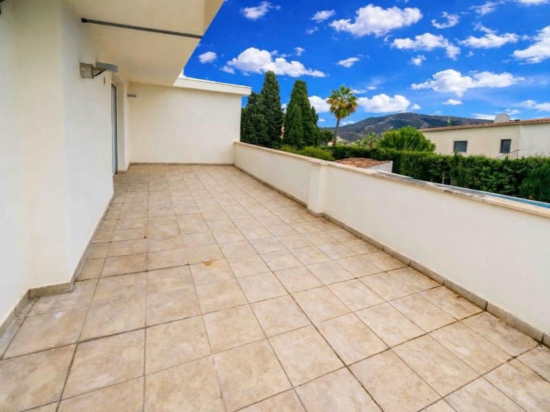4 soverom Kjedet enebolig til salgs i Albir med svømmebasseng - € 902 000 (Ref: 9976947)