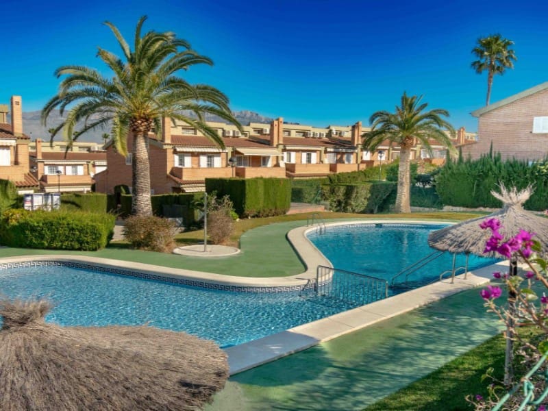 3 soverom Hus til salgs i Albir med svømmebasseng garasje - € 449 000 (Ref: 9976951)