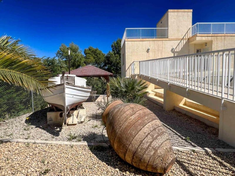 Chalet de 4 habitaciones en La Nucia en venta con piscina garaje - 1.150.000 € (Ref: 9976953)