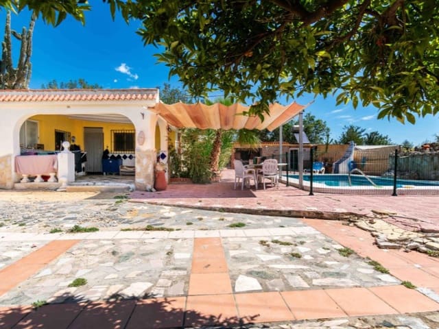 Chalet de 4 habitaciones en Pueblo - Urbanizaciones, Alfaz del Pi / L'Alfàs del Pi en venta con piscina garaje - 649.000 € (Ref: 9976954)