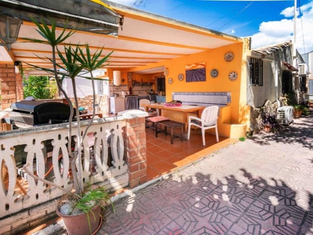 Chalet de 4 habitaciones en Pueblo - Urbanizaciones, Alfaz del Pi / L'Alfàs del Pi en venta con piscina garaje - 649.000 € (Ref: 9976954)