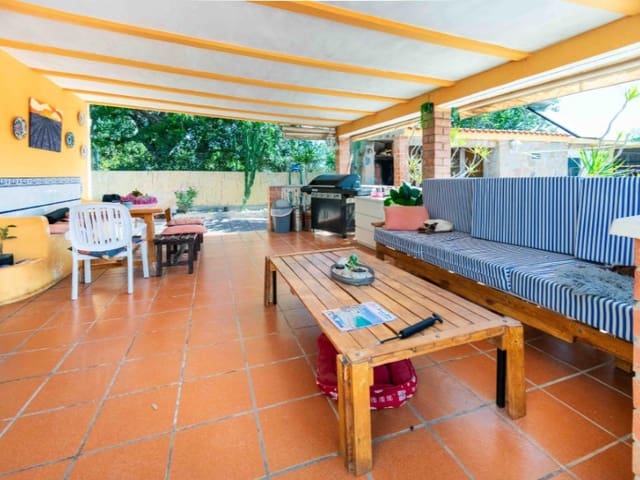Chalet de 4 habitaciones en Pueblo - Urbanizaciones, Alfaz del Pi / L'Alfàs del Pi en venta con piscina garaje - 649.000 € (Ref: 9976954)