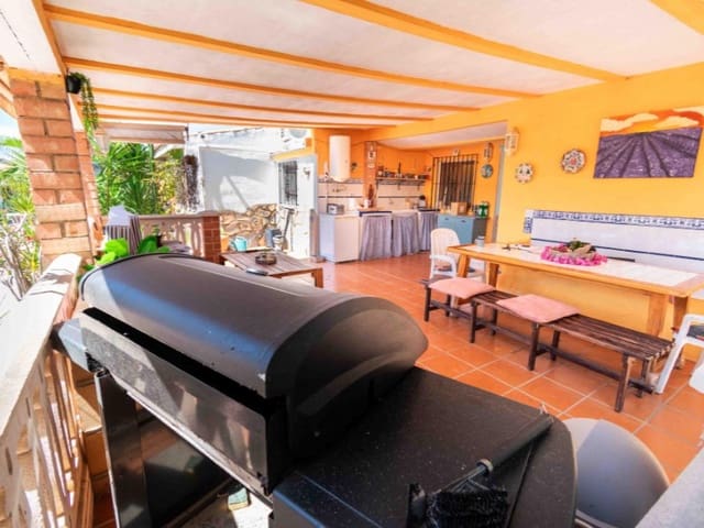 Chalet de 4 habitaciones en Pueblo - Urbanizaciones, Alfaz del Pi / L'Alfàs del Pi en venta con piscina garaje - 649.000 € (Ref: 9976954)