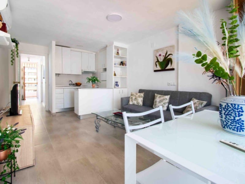 1 slaapkamer Appartement te koop in Benidorm met zwembad - € 223.000 (Ref: 9976957)